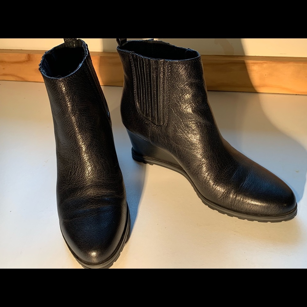 Black leather Ellen Tracy boots